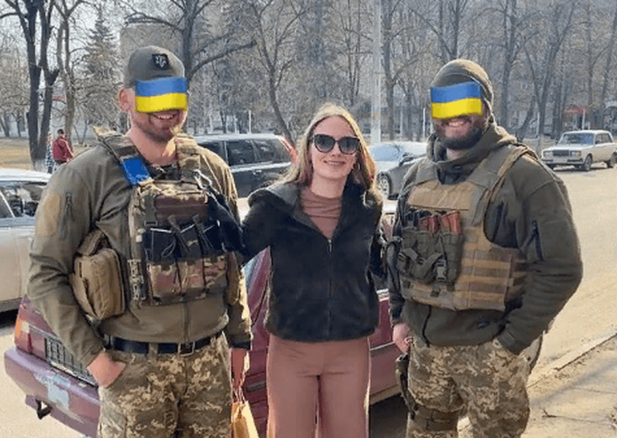 волонтерка из славянска