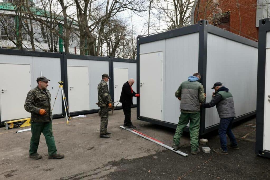 Вот такие временные домики возводят во Львове