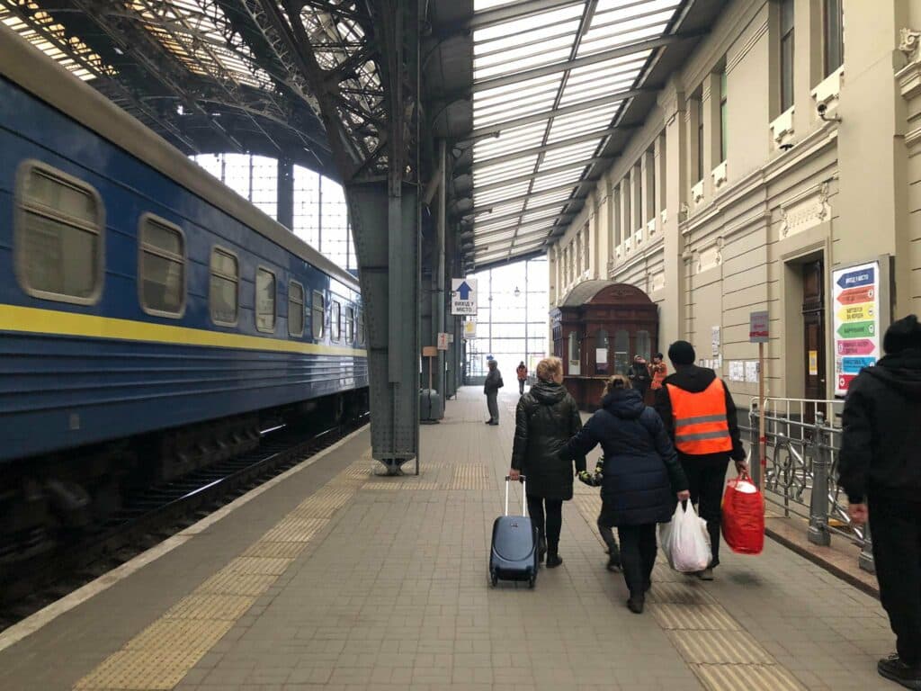 С начала полномасштабного вторжения рф более 5 миллионов украинцев прошли через Львов, - Садовой