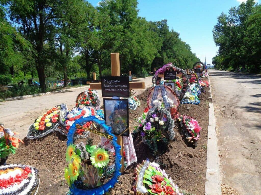 Луганщина, гробы