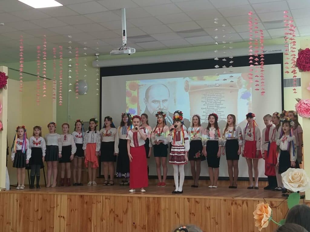концерт зі сторінки Слов'янського опорного ЗЗСО