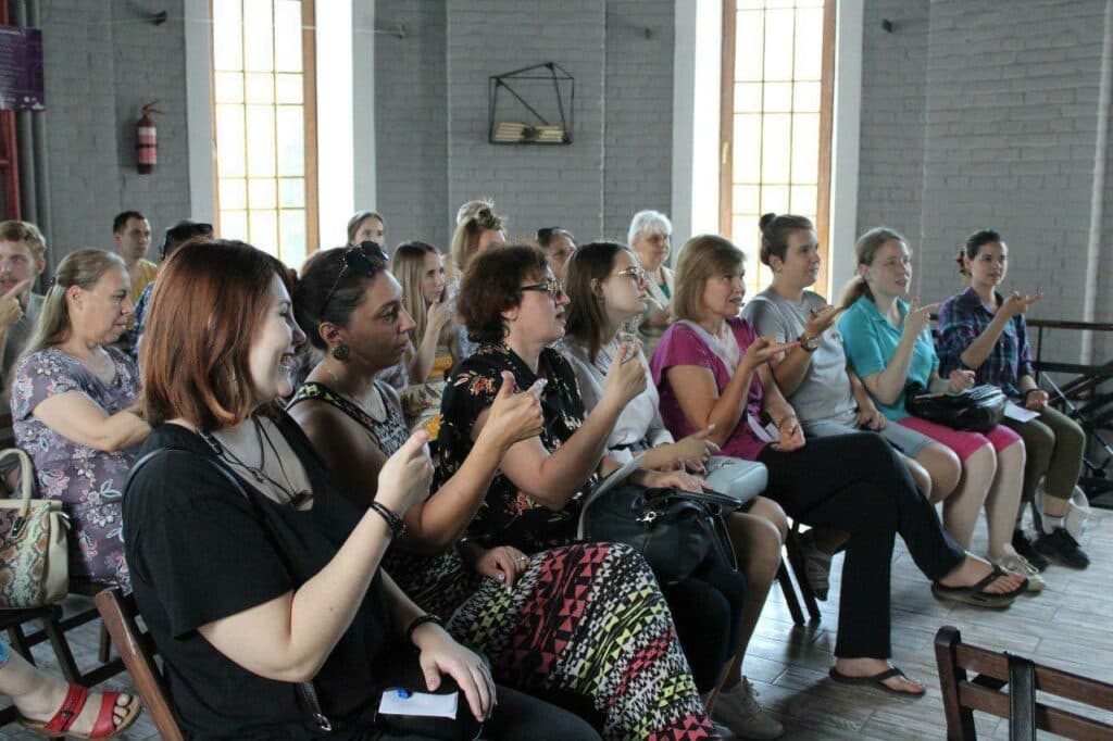 Майстер-клас з жестової мови в Маріуполі