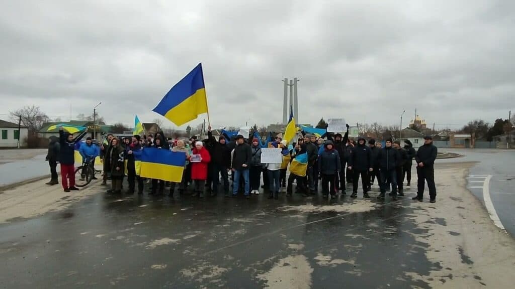 Роман та Денис прийшли на мітинг проти російської окупації в Старобільську