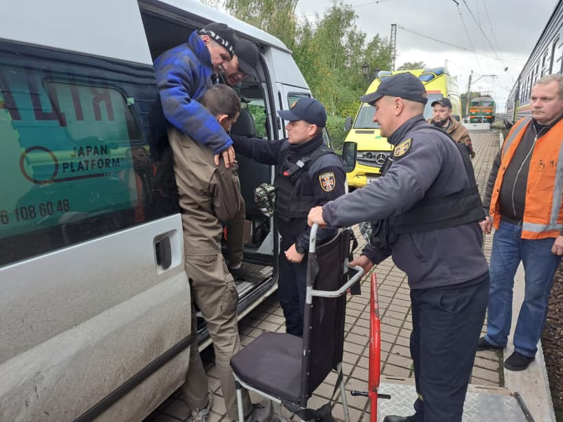 Допомога в евакуації надається маломобільному населенню та людям з інвалідністю
