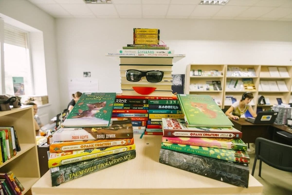 Книги Луганської ОУНБ в Старобільську