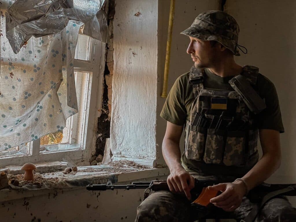 Максим на службі