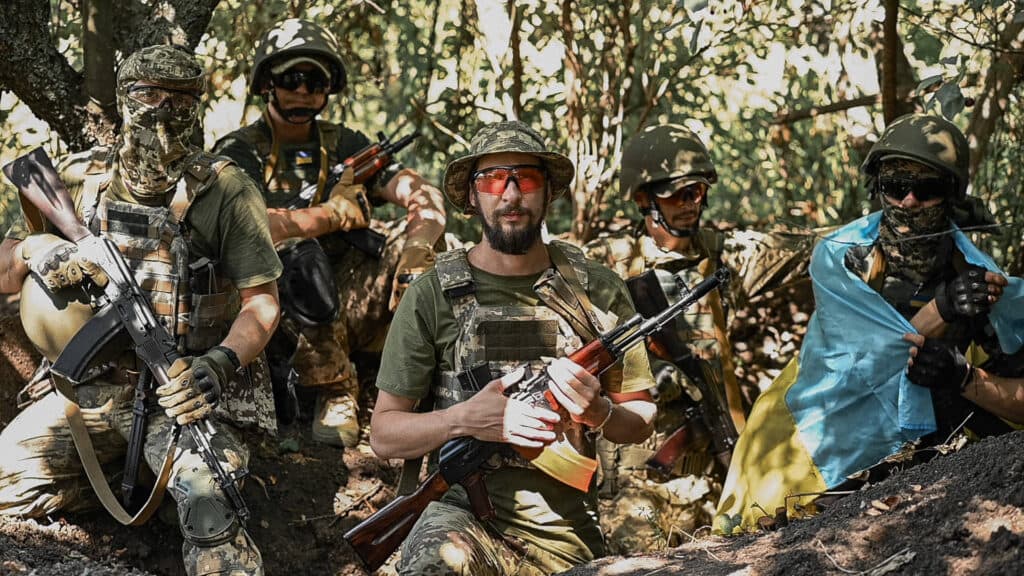 Максим разом з бійцями Маріупольського окремого батальйону територіальної оборони