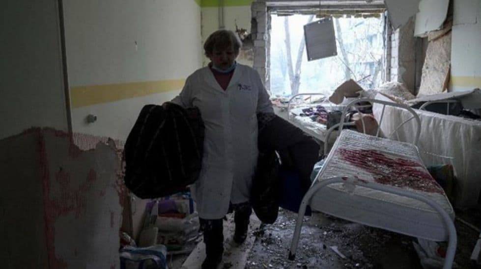 Маріуполь. Пологовий будинок після авіаудару.