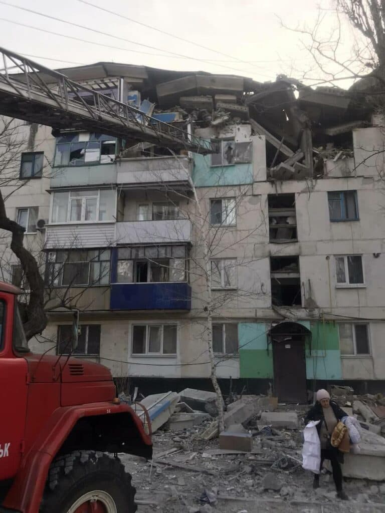 Один із завалів у Лисичанську