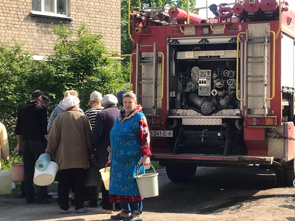 Рятувальники привозили людям воду, якої у них не було