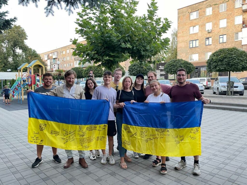 волонтери активісти підтримка єс_18