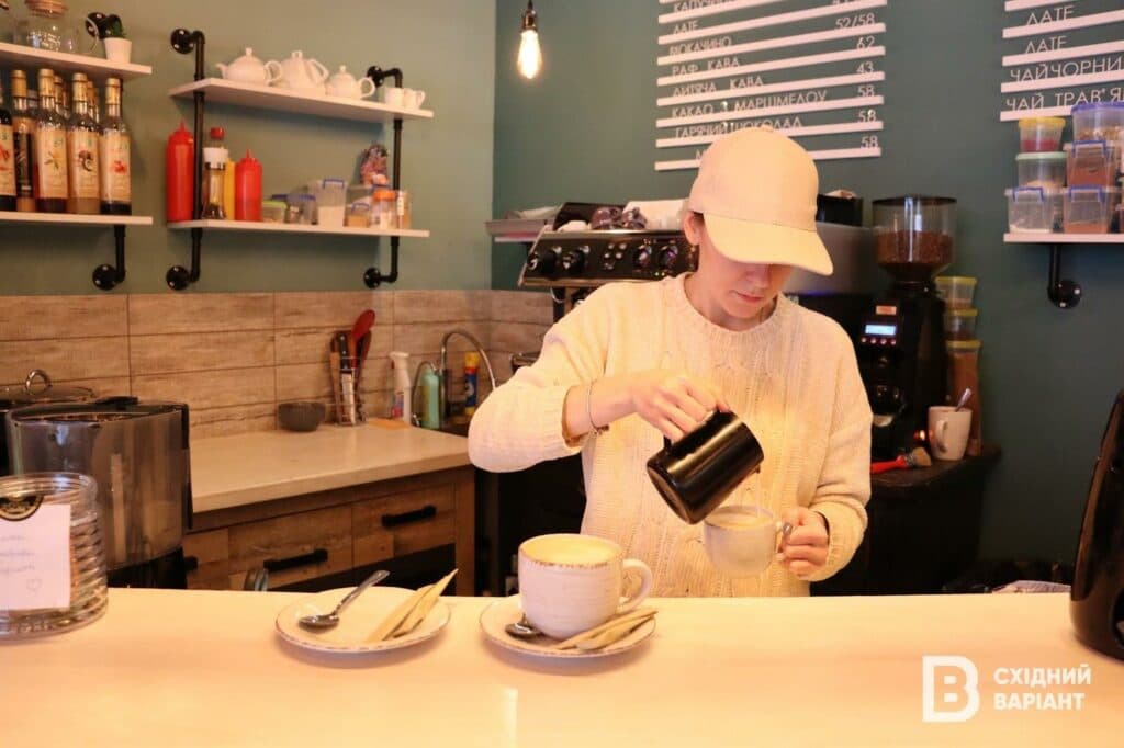 Переселенці з Маріуполя відкрили у Львові кафе Sova