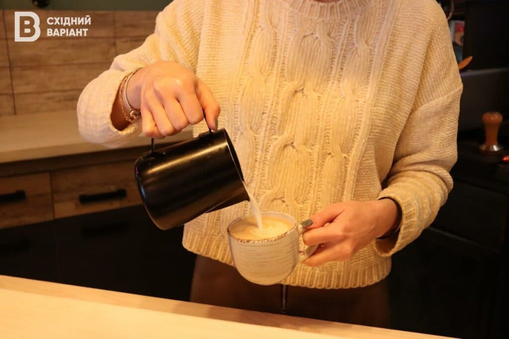 Переселенці з Маріуполя відкрили у Львові кафе Sova