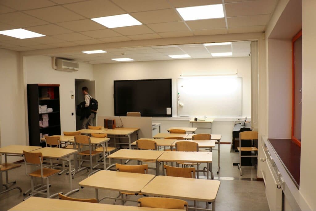 У кожному класі «Школи свободи» є мультимедійна дошка