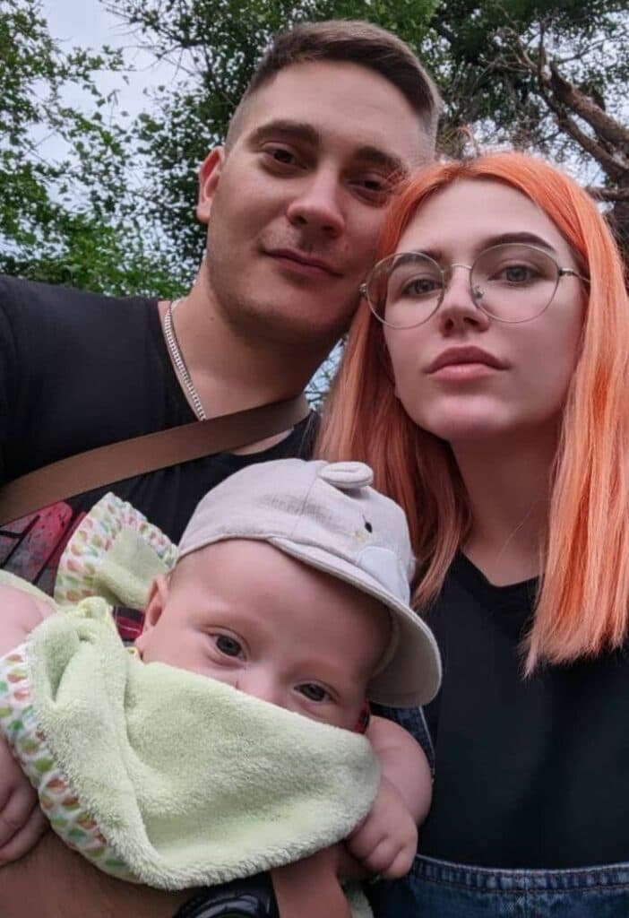 Вікторія з сином та чоловіком
