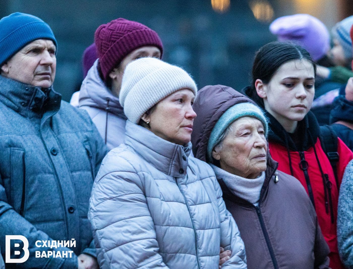 головна у Києві пам'ять загиблих у Драмтеатрі Маріуполя