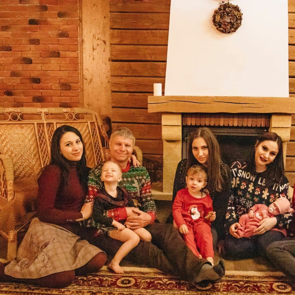 Марія з родиною