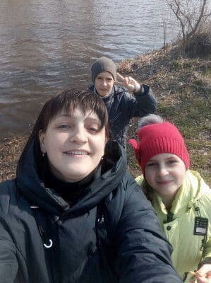 Анна разом з дітьми