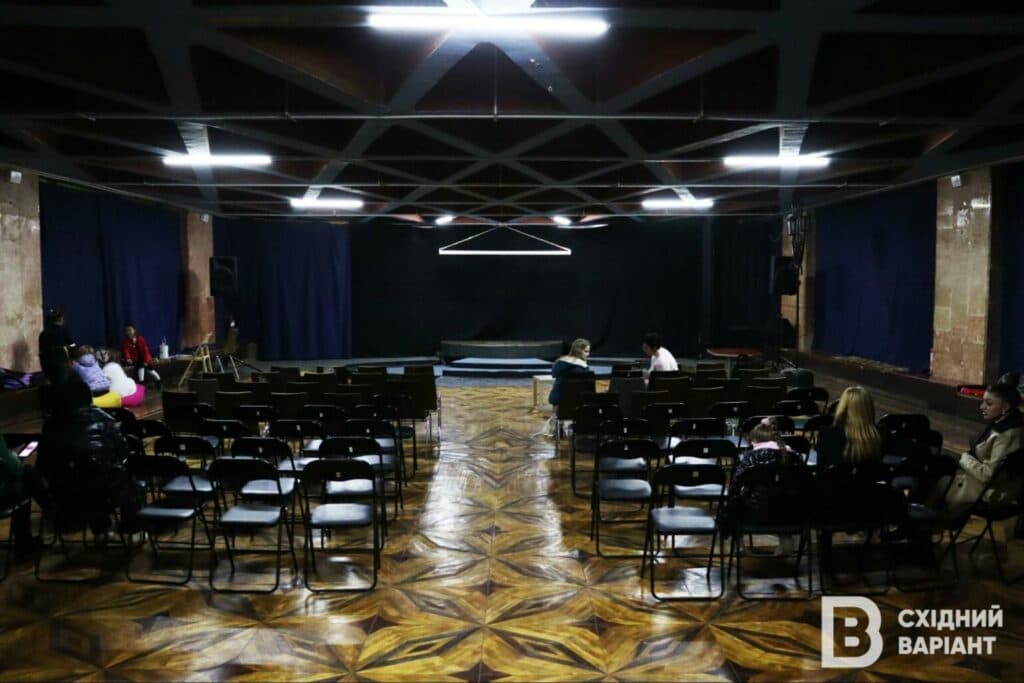 школа ім. Куїнджі Маріуполь