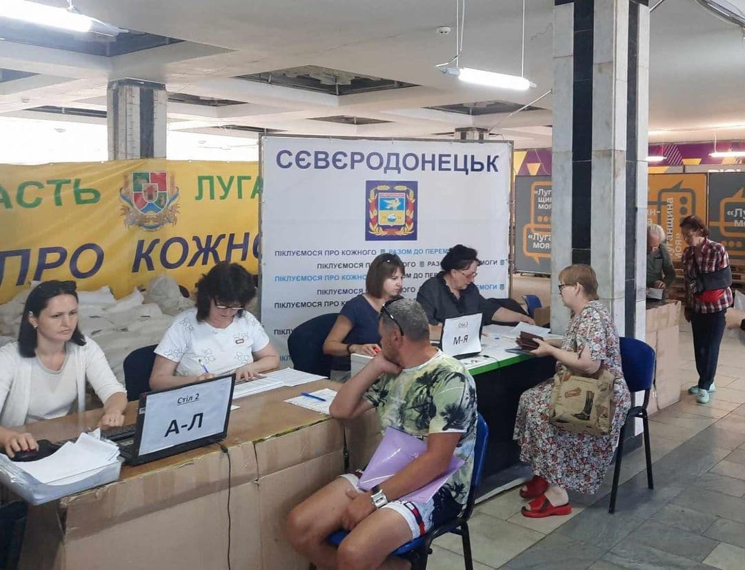За тиждень у хабі Сєвєродонецької громади у Дніпрі переселенці з Луганщини отримали понад 600 продуктових наборів
