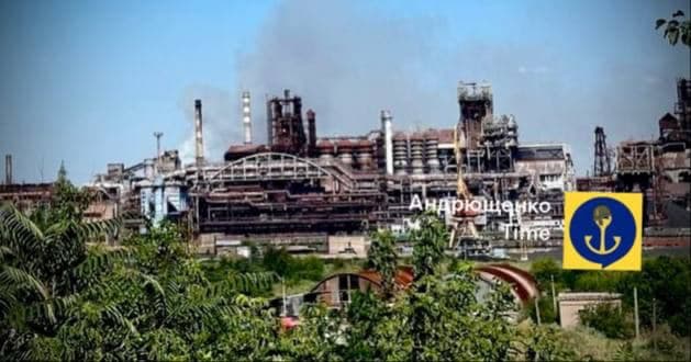 Андрющенко і спротив розповіли про наслідки горіння "манежу" біля "Азовсталі"