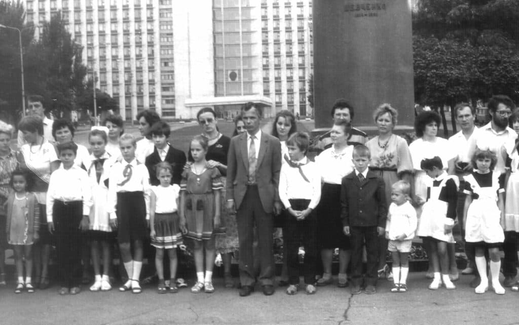 Перша українська школа Донецька