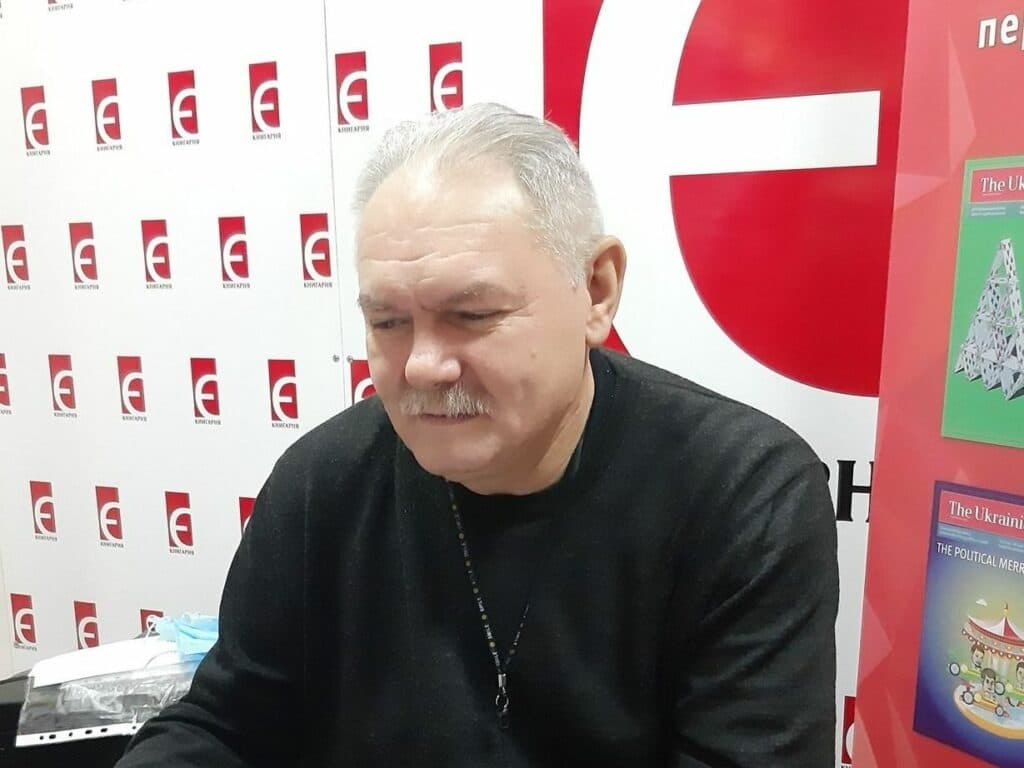 Віктор Разживін в книгарні