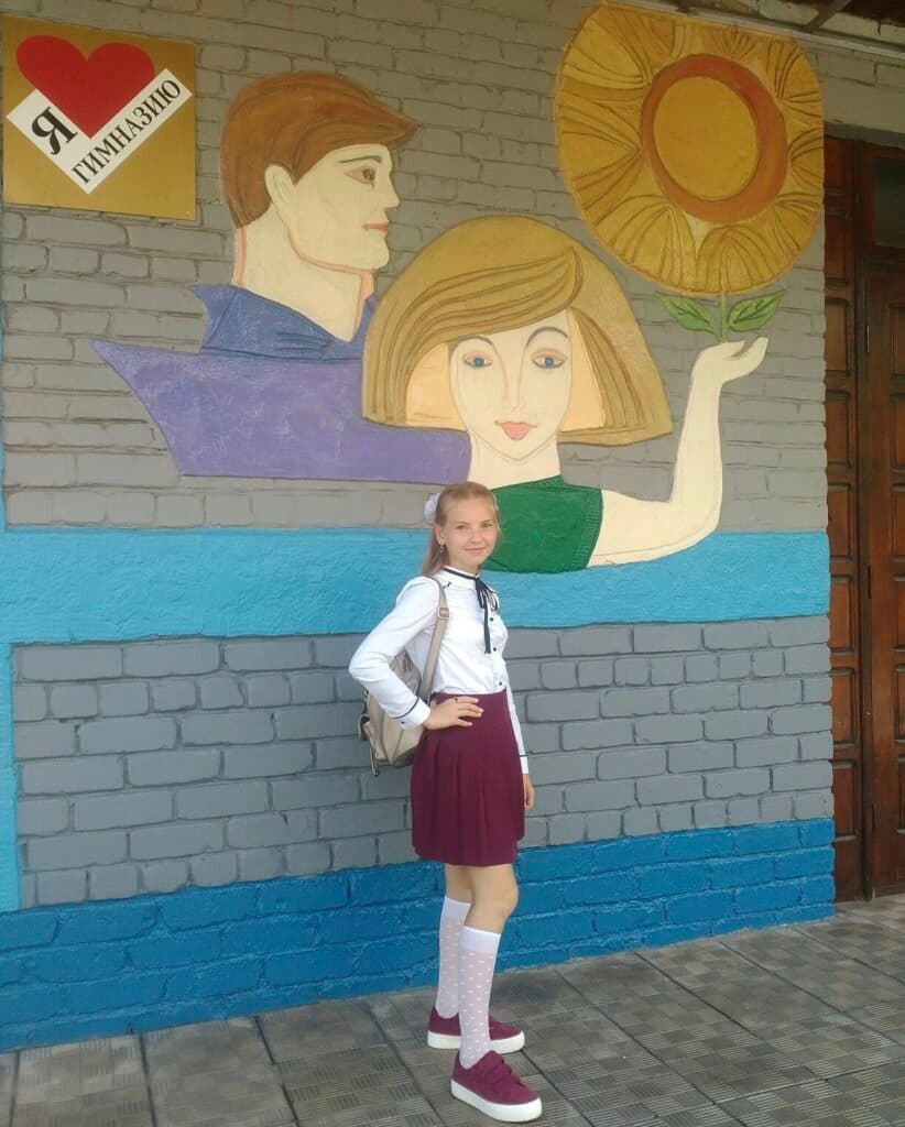 дівчина з Алчевська