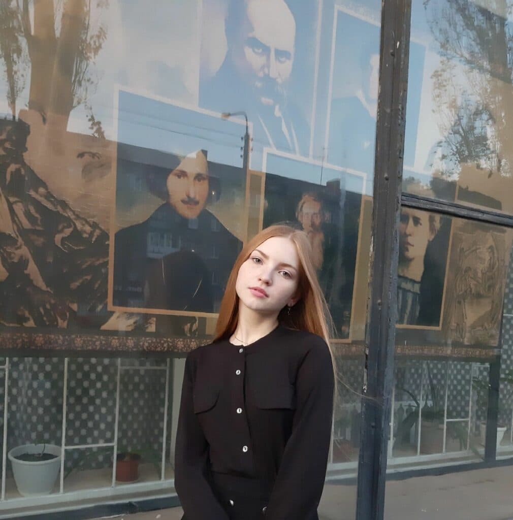 дівчина з Алчевська