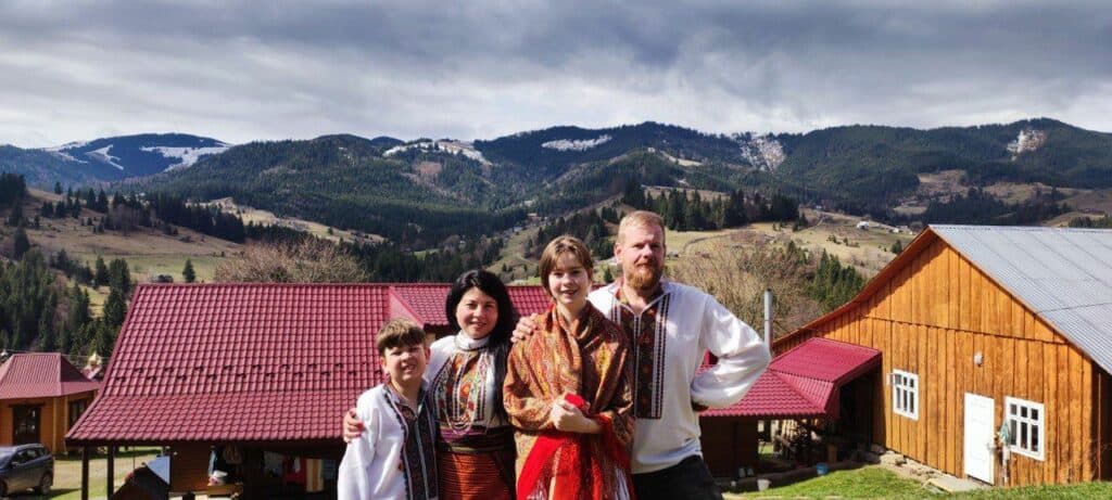 родина з Маріуполя кав’ярня