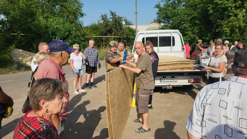 жителі Донеччини відбудувати домівки