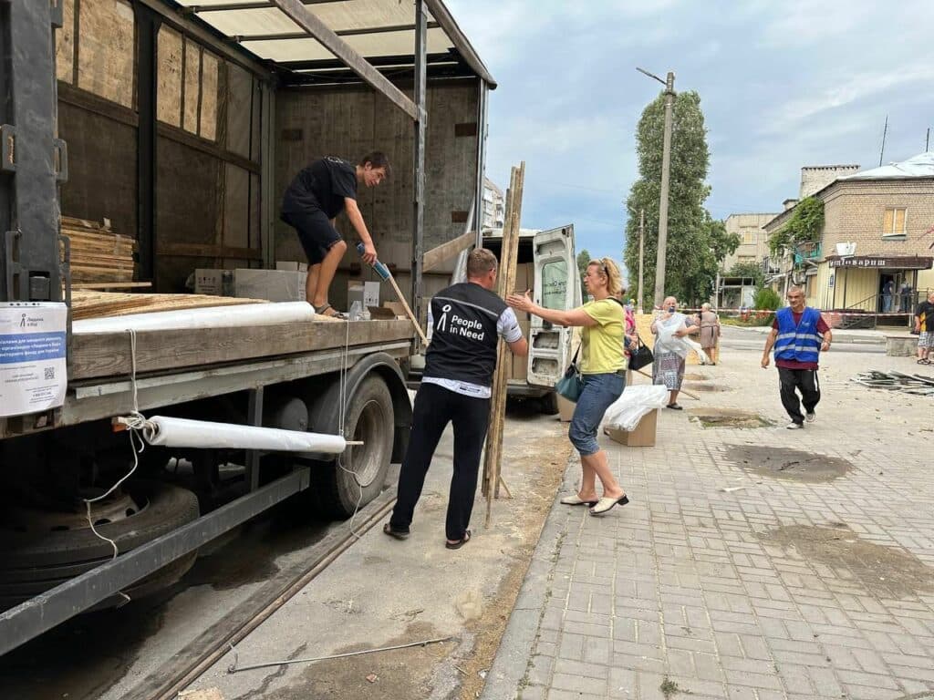 жителі Донеччини відбудувати домівки