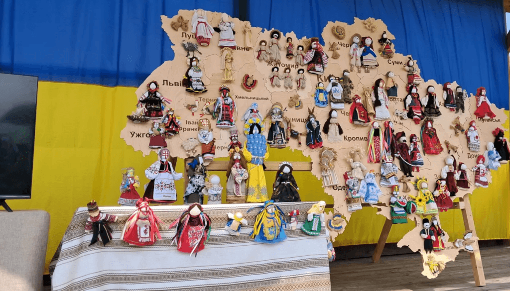 родина з Костянтинівки WoodLike