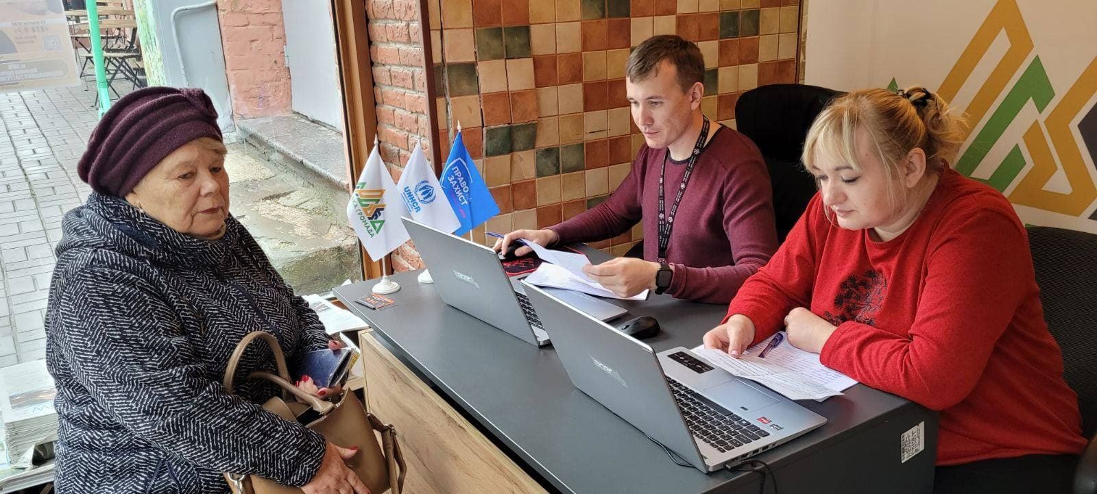 Понад 1,2 тисячі жителів Луганщини звернулися за тиждень до хабів для переселенців