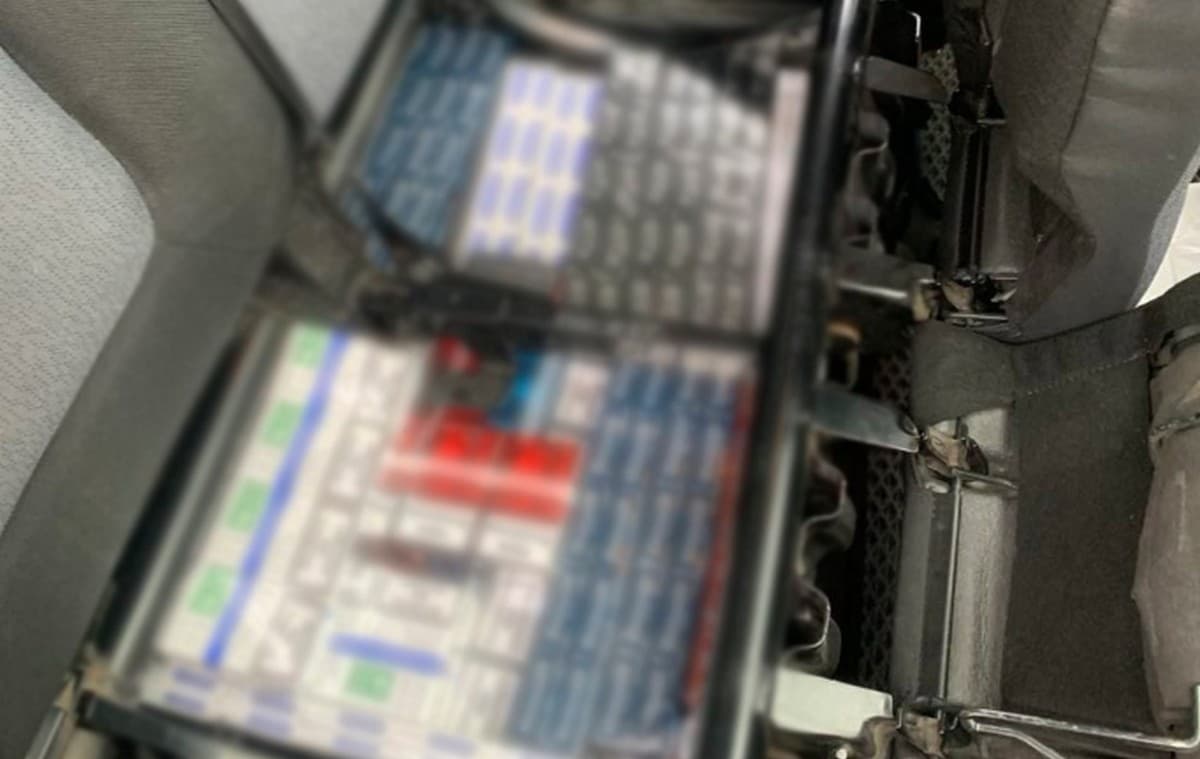 У Краматорську поліція знайшла у водія партію цигарок без марок акцизного податку