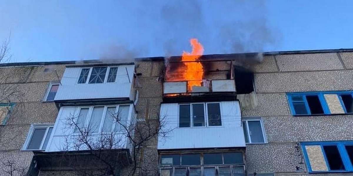 На Донеччині внаслідок обстрілу Курахівської громади пошкоджено багатоквартирний будинок