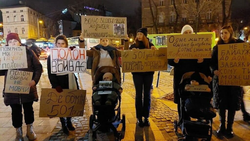 В Україні продовжуються акції на підтримку військовополонених захисників Маріуполя (фото)