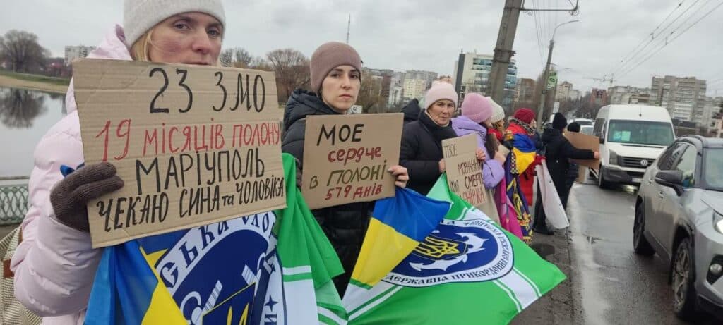В Україні продовжуються акції на підтримку військовополонених захисників Маріуполя (фото)