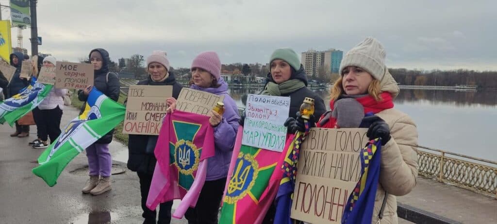 В Україні продовжуються акції на підтримку військовополонених захисників Маріуполя (фото)