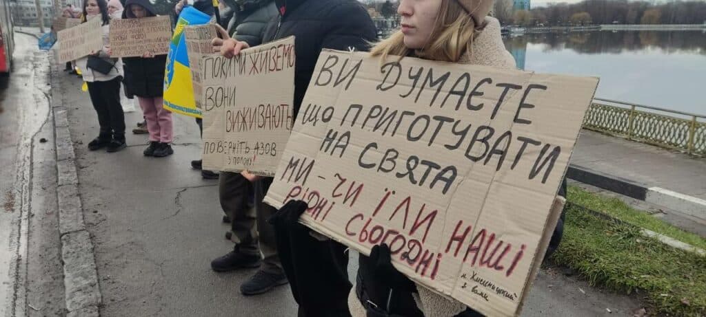 В Україні продовжуються акції на підтримку військовополонених захисників Маріуполя (фото)