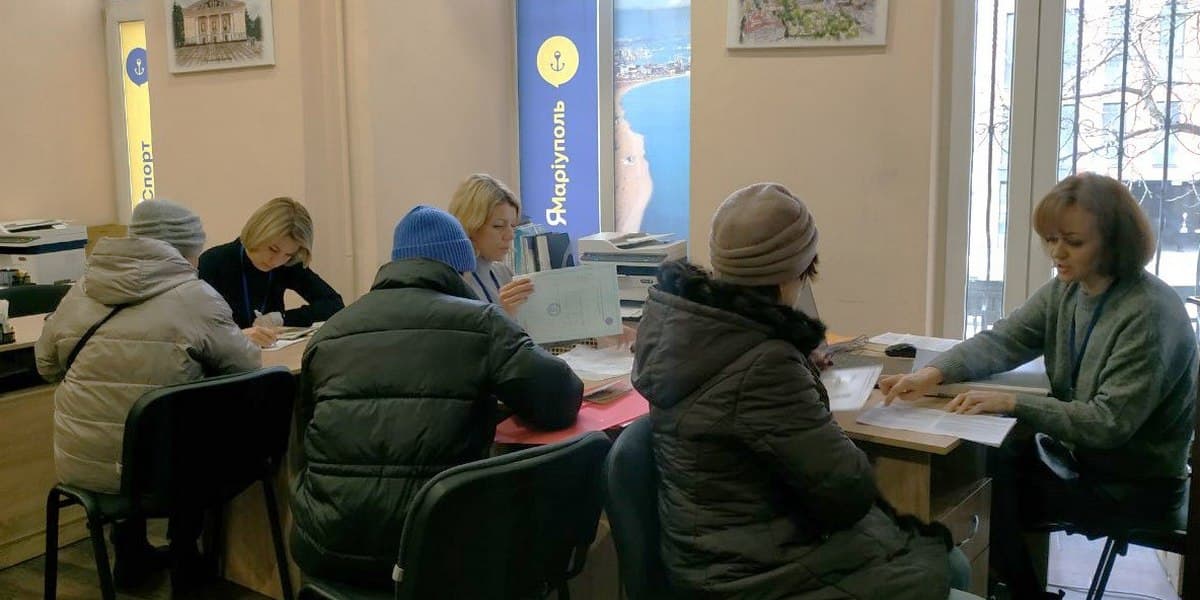 Маріупольцям у Києві пояснюють, як податися на компенсацію за зруйноване війною житло