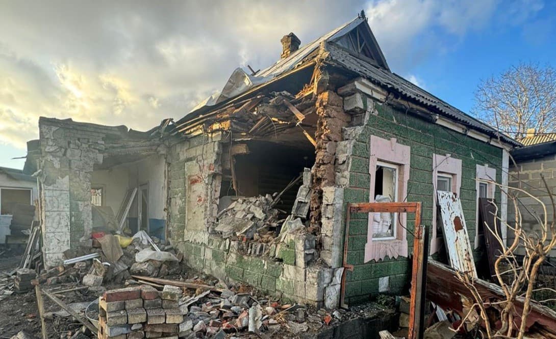 П’ятеро людей загинули, трьох поранено, поліція Донеччини документує наслідки обстрілів рф