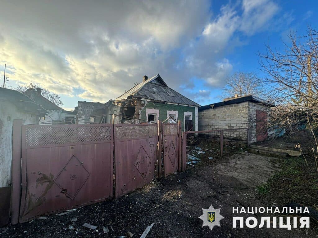 П’ятеро людей загинули, трьох поранено, поліція Донеччини документує наслідки обстрілів рф
