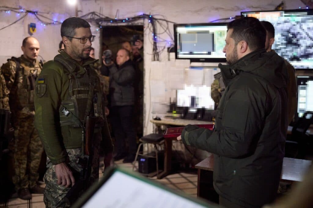 Зеленський вручив оборонцям Авдіївки державні нагороди (фото)