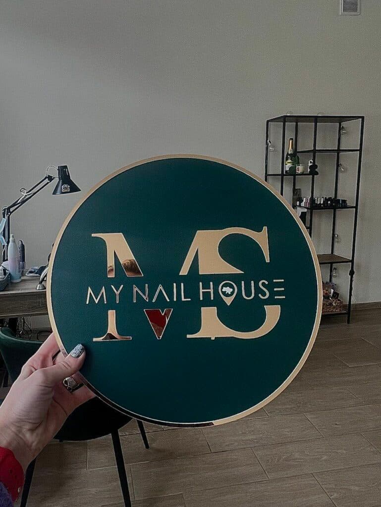 манікюр з Маріуполя