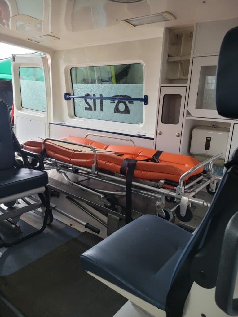 Студенти та викладачі Бахмутського коледжу допомогли ЗСУ придбати автомобіль швидкої допомоги