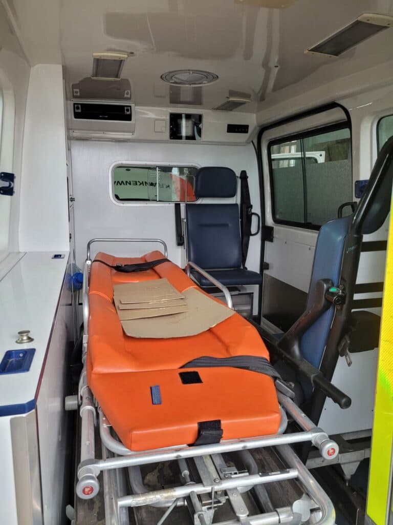 Студенти та викладачі Бахмутського коледжу допомогли ЗСУ придбати автомобіль швидкої допомоги