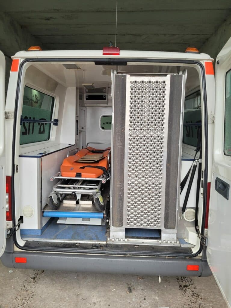 Студенти та викладачі Бахмутського коледжу допомогли ЗСУ придбати автомобіль швидкої допомоги