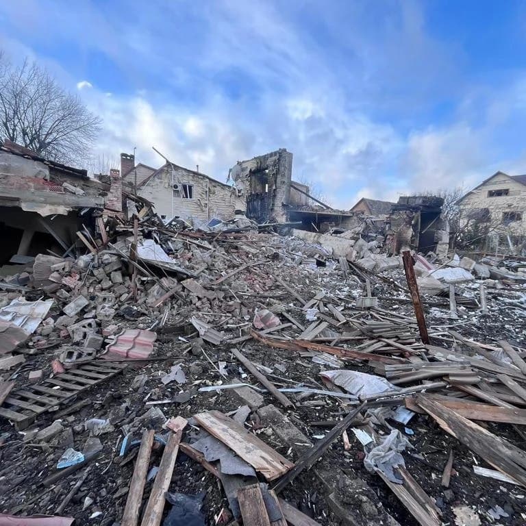 Одна людина загинула і 1 — поранено у Мар'їнській громаді внаслідок ворожого артобстрілу