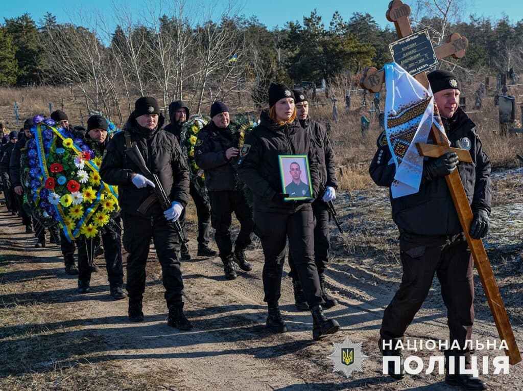 На Донеччині попрощалися з загиблими поліцейськими з Лимана і Краматорська (відео)